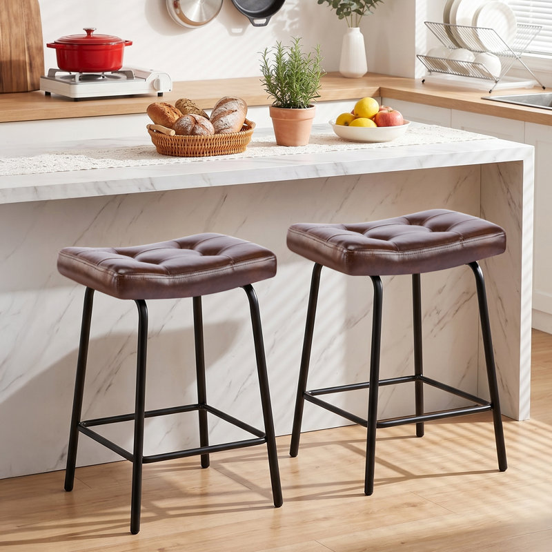 Ensemble de 2 tabourets de comptoir en similicuir de 25,5 po de hauteur pour îlot de cuisine, tabourets de bar à hauteur de comptoir sans dossier avec structure en métal et repose-pieds, brun foncé