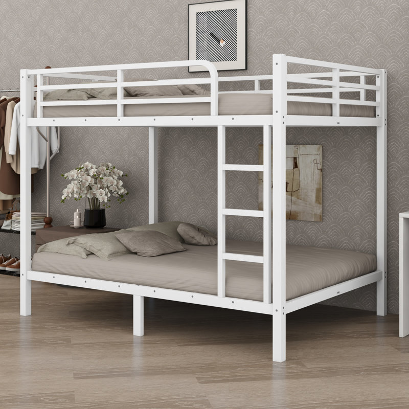 Cadre de lit superposé pratique et compact pour les chambres partagées avec des adolescents et des adultes