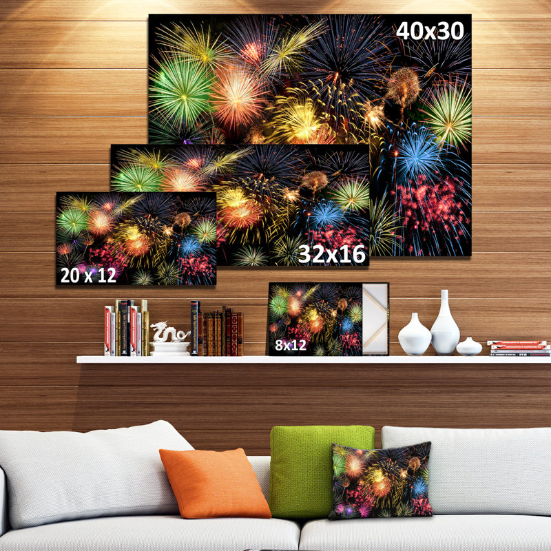 «Colorful Fireworks at Night Sky», impression sur toile tendue, H 16 po x l 32 po x P 1 po