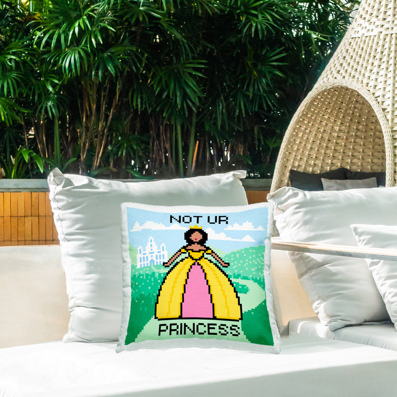 Coussin d'extérieur imprimé «Not Ur Princess Pixel Style» par Grace Popp