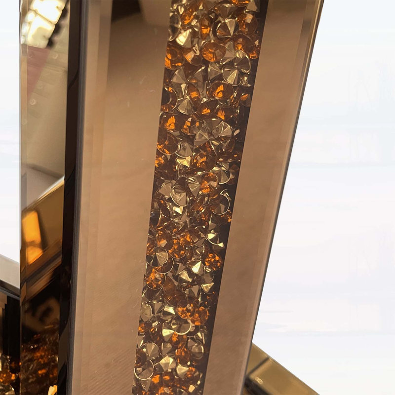 Console d'entrée moderne avec incrustation de diamant concassé et verre miroitant, parfaite pour un décor glamour dans les couloirs et les salons