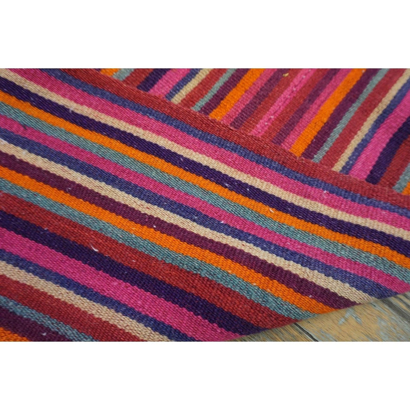 Tapis carré Kilim turc décoratif moderne à rayures roses vintage des années 1950, tissé à plat, 152 x 152 cm.