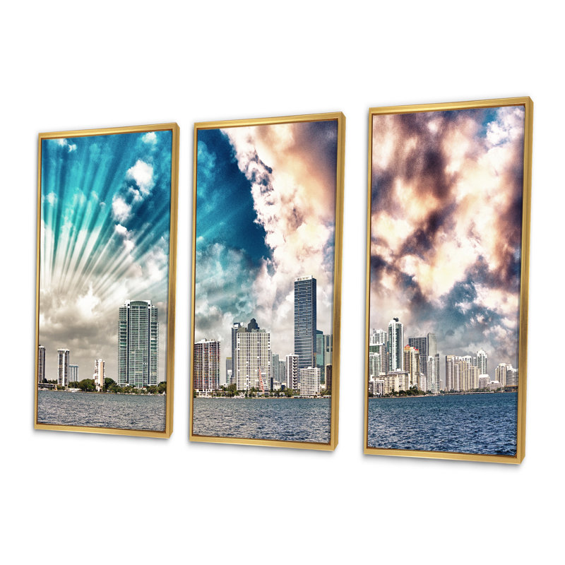 «Miami Skyline with Clouds - Cityscape», ensemble d'art mural sur toile, H 28 po x l 36 po, Or