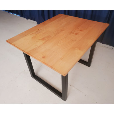 Magnifique table en érable avec motifs d'érable bouclés