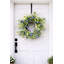 Couronne de porte 24 po avec ressorts de fleurs d'eucalyptus