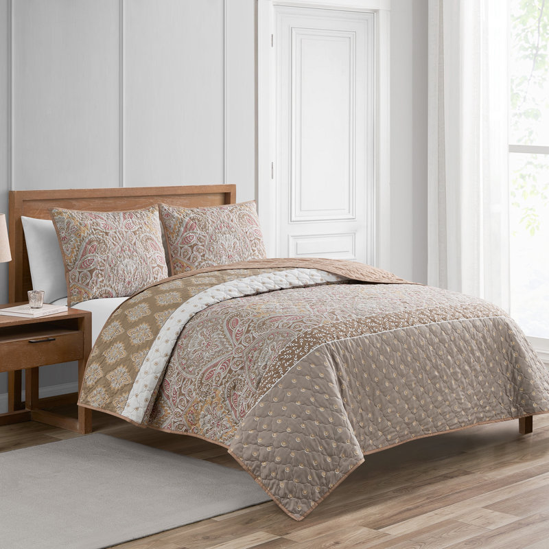 Portico 3 Piece Quilt Set, Queen Quilt + 2 Standard Shams