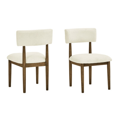 Deux chaises de salle à manger en chêne noyer avec tissu beige, dossier ouvert, hauteur de siège de 19 po, largeur de 20 po, profondeur, largeur de produit de 14 po, côté en chêne, de 2 structures, hauteur de 33 po