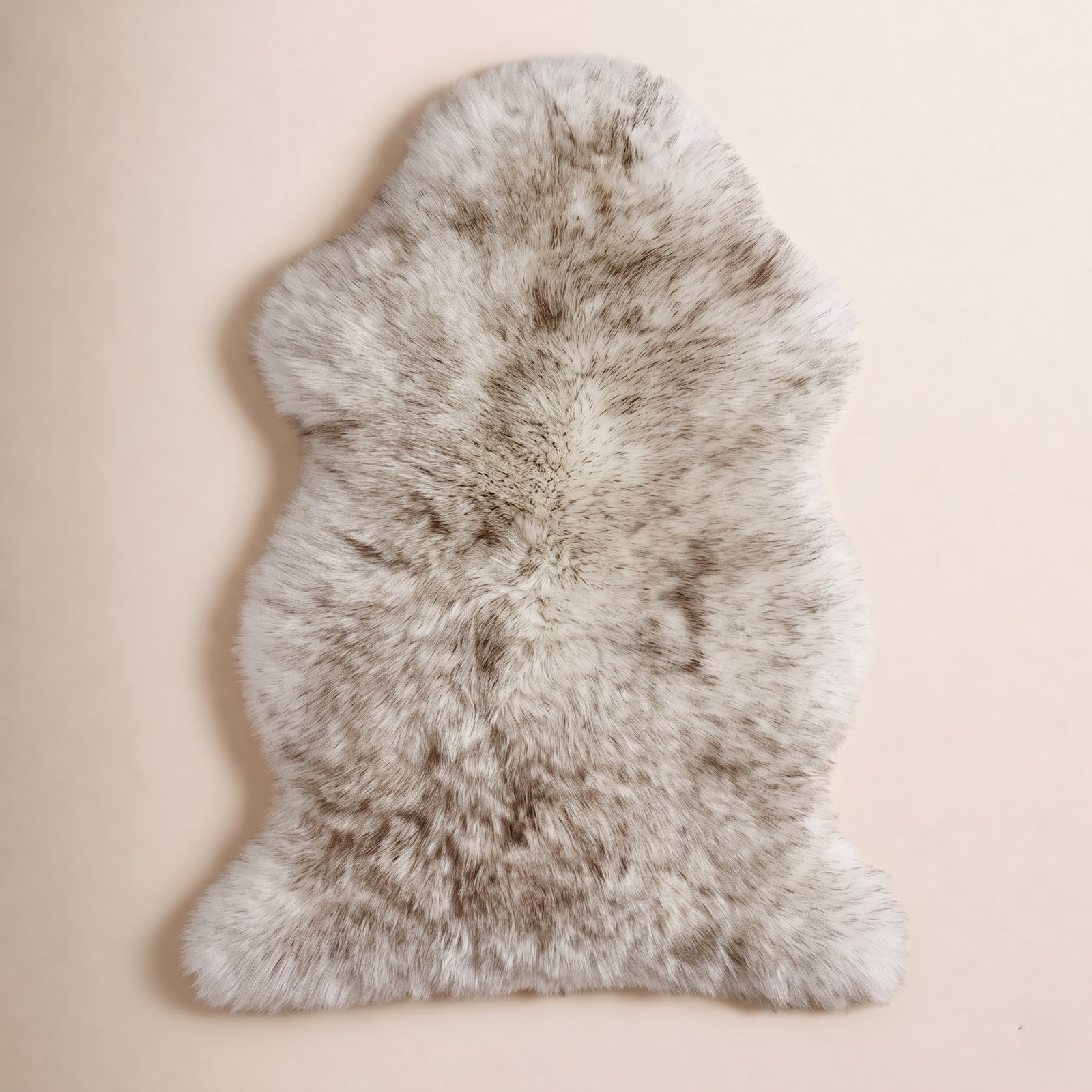 Enderby Wolf Tip Sheepskin Rug, Novelty 2' x 3'