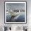 Bateau de pêche bleu - décor de bord de mer mat encadré