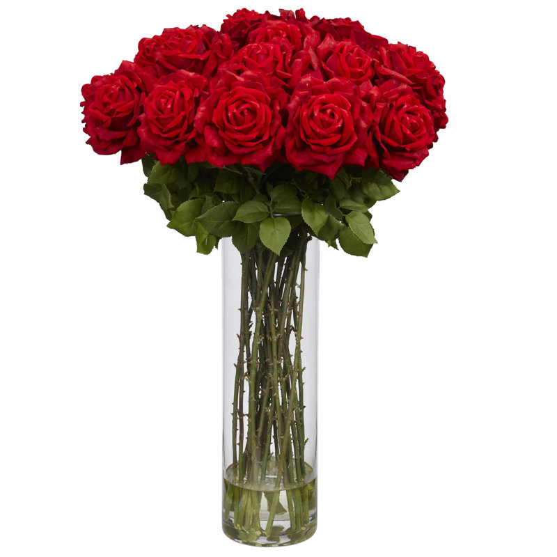 Arrangement floral de roses géantes dans un vase