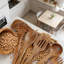 Ensemble d'ustensiles en bois de teck 10 pièces pour la cuisine - Outils de cuisine résistants à la chaleur avec spatule, louche et cuillères - Coffre-fort pour casseroles antiadhésives et batterie de cuisine sans égratignures