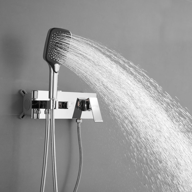 Robinet de douche monocommande à système de pluie 2,5 gallons par minute avec débit réglable et chromé (valve incluse)