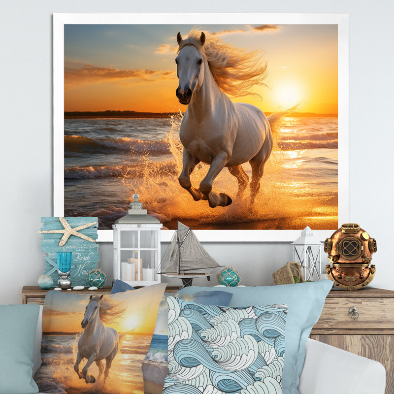 Cheval sauvage qui court sur la plage 1 - Reproduction encadrée de plage côtière, Cadre de coin blanc fermé