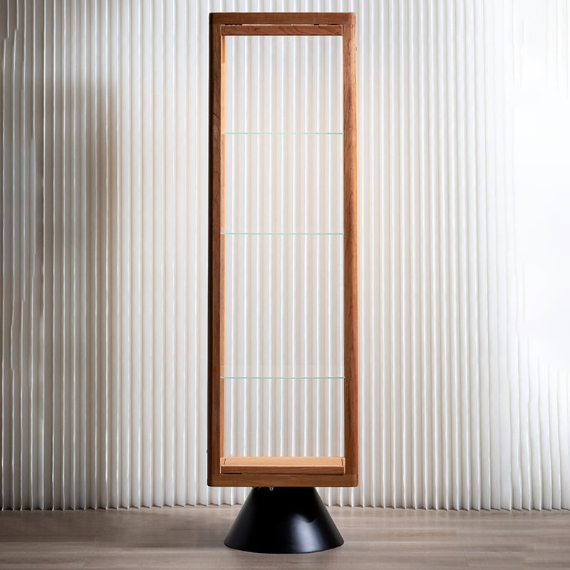 Vitrines en bois brun et noir