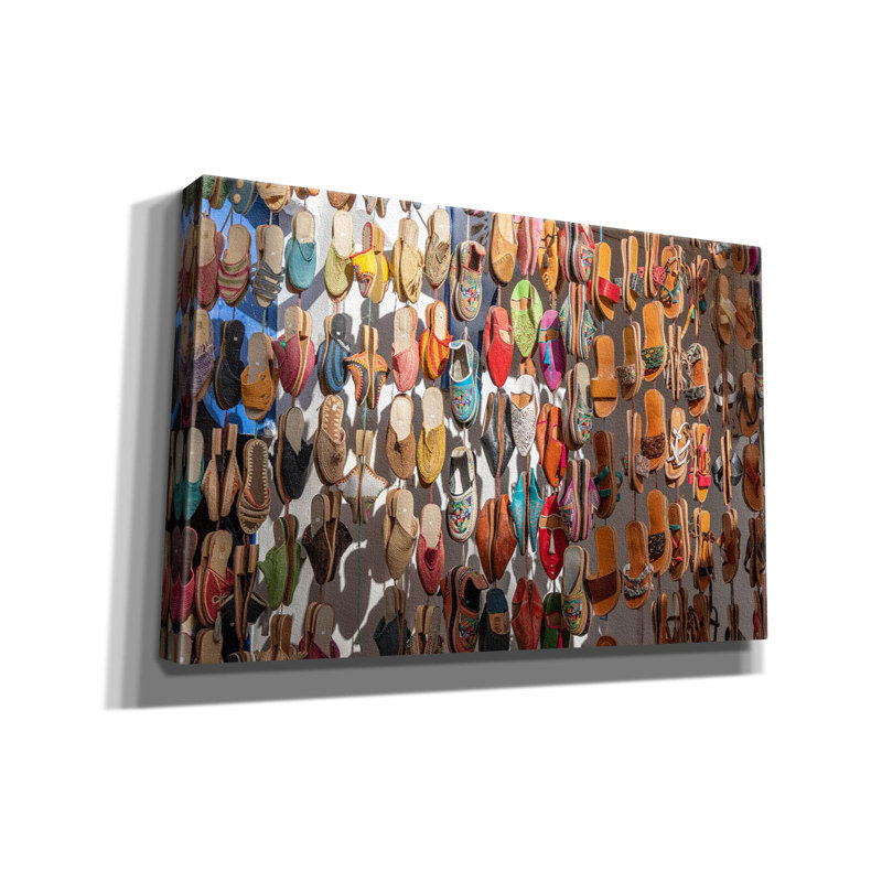 «Moroccan Sandals On Canvas» par Richard, reproduction argentique, H 12 po x l 18 po x P 0,75 po