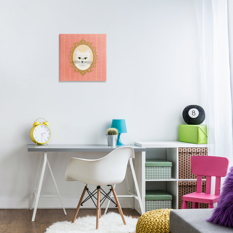 «White Cat Portrait» par Carrie Cantwell, H 17 po x l 17 po