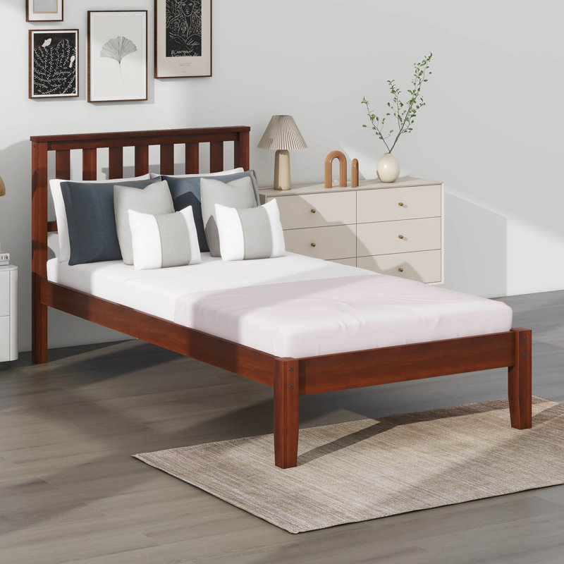 Lit plateforme simple en bois avec tête de lit / support en lattes de bois