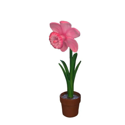 Statue de petit narcis rose en pot