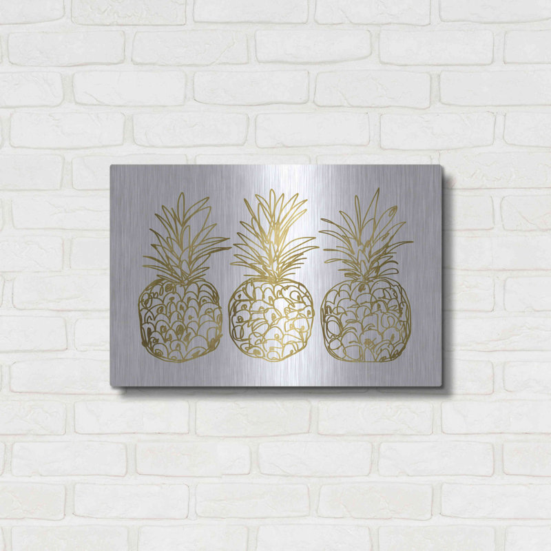 «Three Golden Pineapples» par Linda Woods, H 16 po x l 24 po