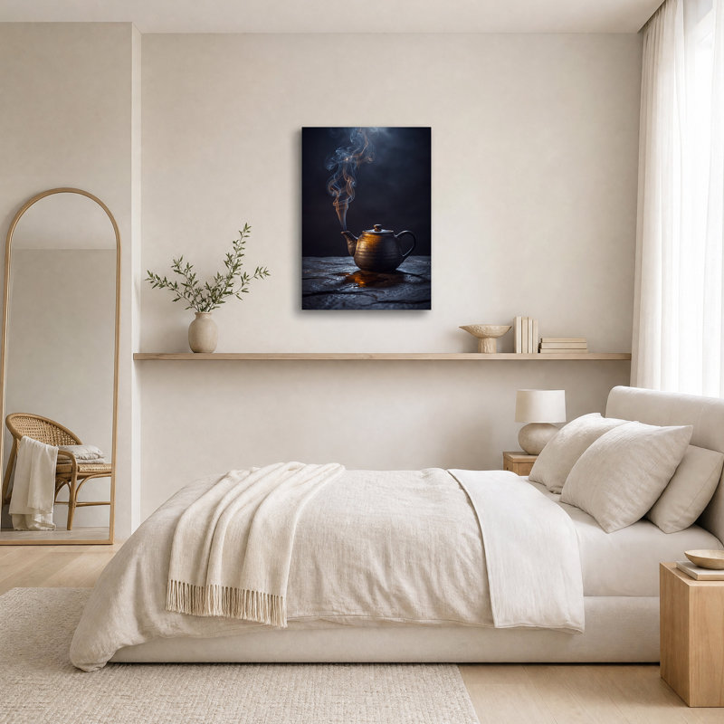 Théière en céramique sur toile ardoise foncée, 18"H x 12"W