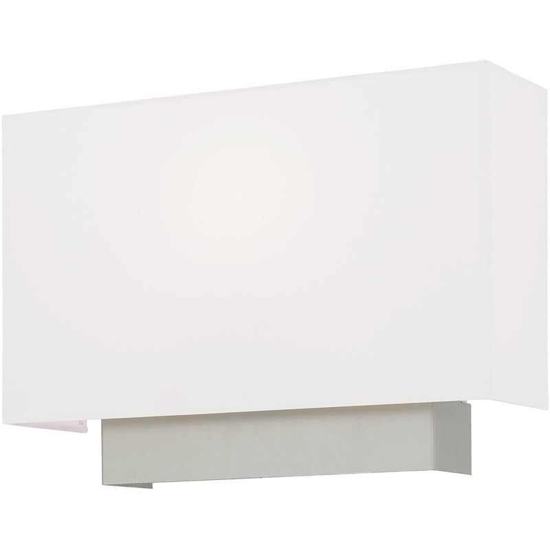 Applique murale en nickel brossé avec abat-jour en tissu blanc cassé: conforme à l'ADA et fabriquée à la main.