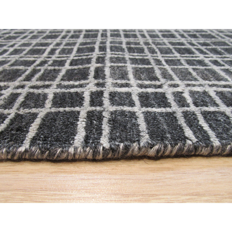 Southwell Gray Handmade Bamboo Silk Contemporary Geometric 5' x 8' Area Rug