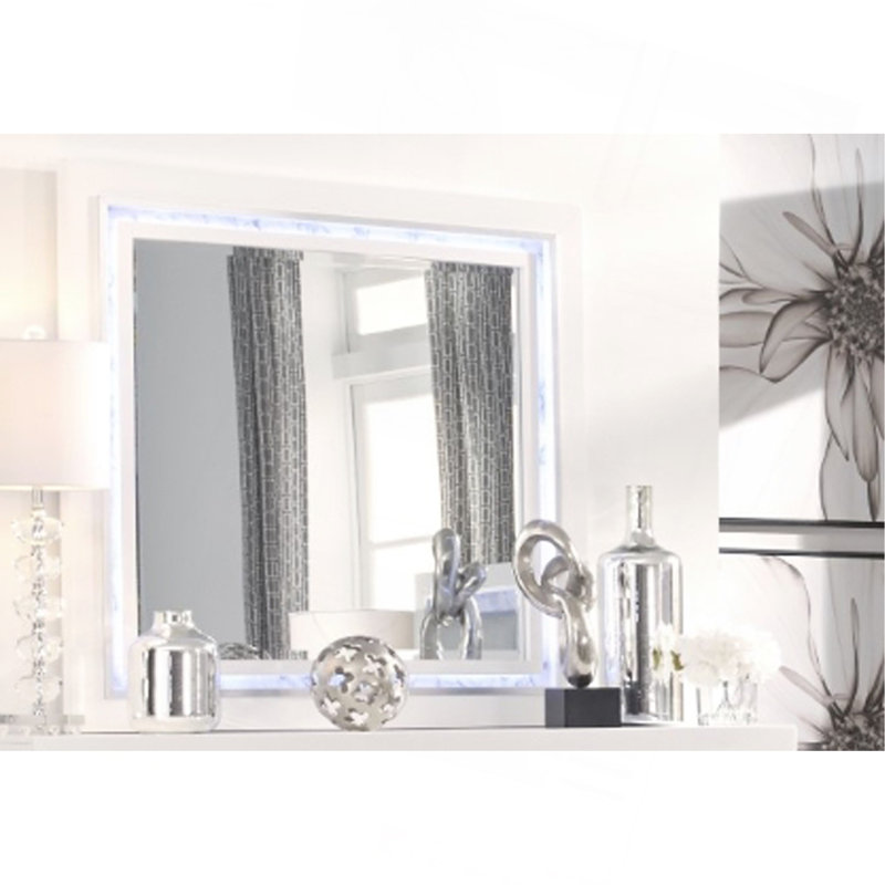 Exquis miroir à DEL avec cadre en bois d'hévéa robuste pour des espaces élégants