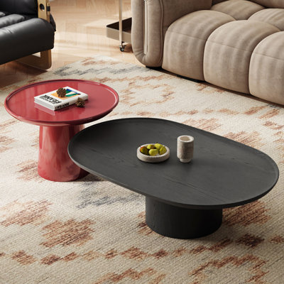 Table basse en bois de style italien.
