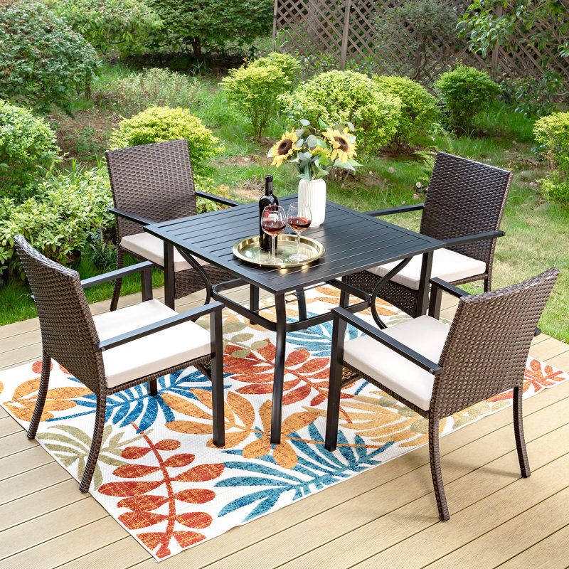 Ensemble repas de patio 5 pièces avec coussins Argyri