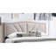 Lit plateforme brun en toile de jute avec tête de lit tapissier courbée et garniture cloutée pour le décor de la chambre à coucher