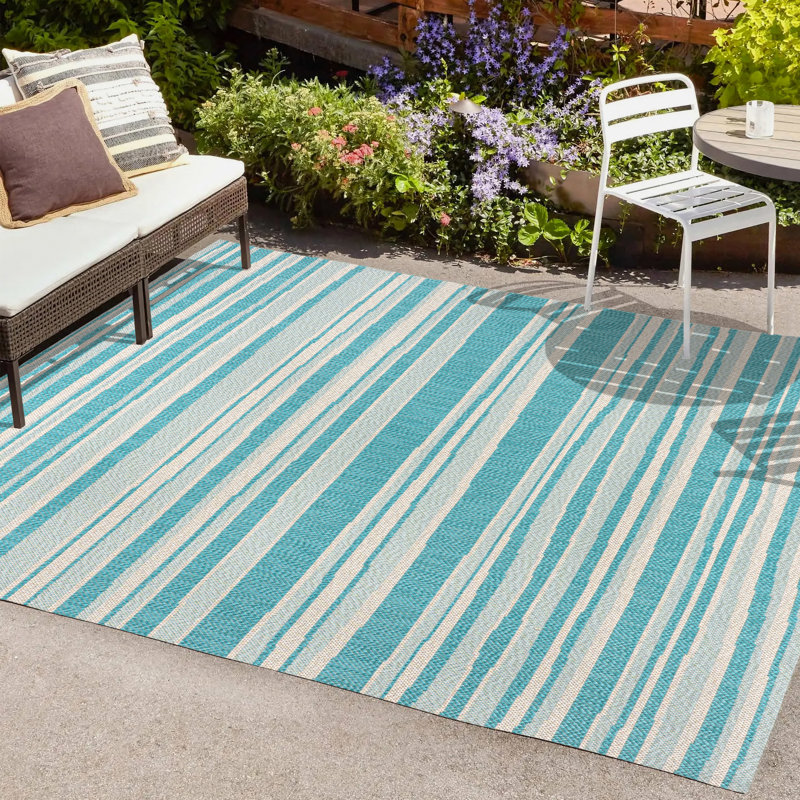Tapis rayé turquoise / crème intérieur / extérieur Raygoza, Rectangle 5 pi 3 po x 7 pi 7 po