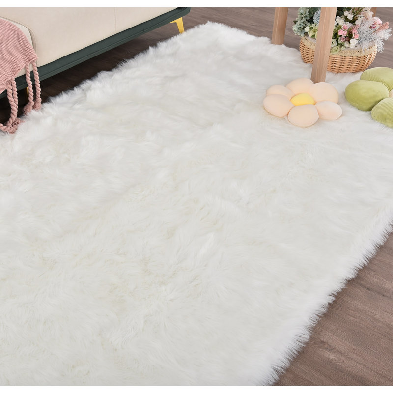 Tapis blanc en imitation peau de mouton à poil long fabriqué à la main Mamduh, Rectangle 8 pi x 10 pi