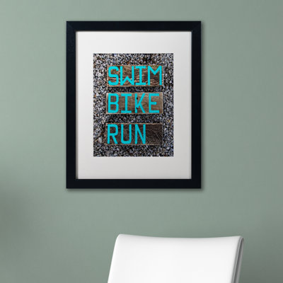 «The Triathlete» par Waldos, impression sur toile encadrée