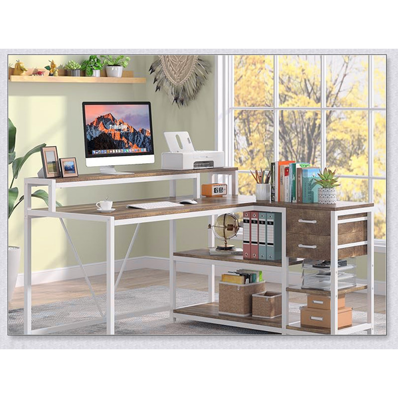 Bureau de bureau en L de 55 pouces avec élévateur de moniteur, tiroirs et tablettes de rangement, bureau d'ordinateur de coin pour les petits espaces, table d'écriture de style maison de campagne