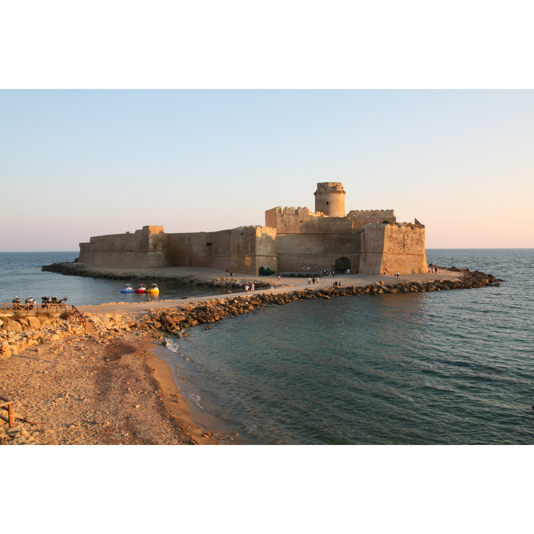 Leinwandbild Magic Wonderful Castle On The Sea, Le Castella, Italien