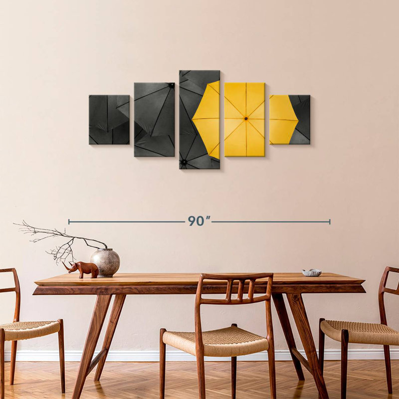 Parasol jaune, H 34 po x l 74 po