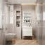 Armoire de salle de bain polyvalente avec miroir, offrant beaucoup de rangement et des options d'installation flexibles.