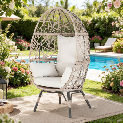 Outdoor/Indoor Wicker Lounge Chair