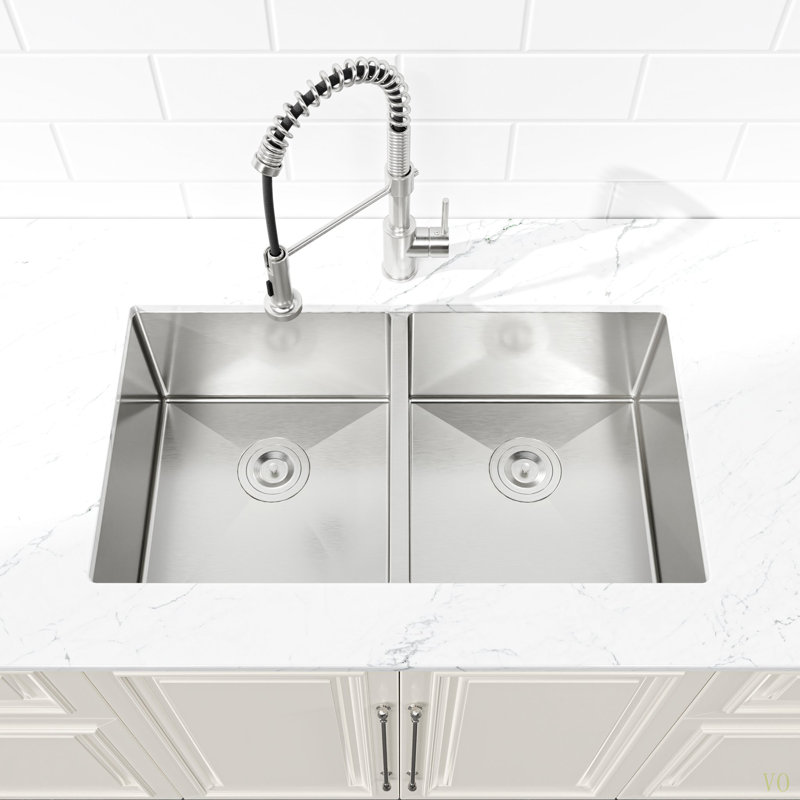 Évier de cuisine encastré 33 po x 19 po à double cuve, lavabo encastré à la main brossé (évier seulement)