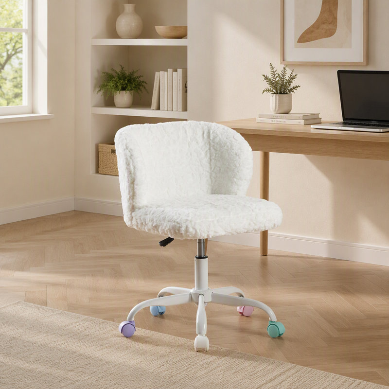 Chaise de bureau ergonomique en fausse fourrure de lapin, avec fonctions réglables et base en métal, idéale pour le confort à la maison et au travail.