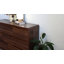 Commode 8 tiroirs pour chambre à coucher, commode 55,12 po avec station de charge, commode longue en noyer avec design cannelé et profil incurvé pour chambre à coucher, salon-1477853887