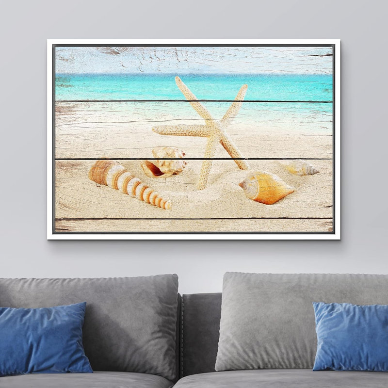«Coastal Beach Starfish and Seashells on the Beach», impression sur toile tendue, H 24 po x l 36 po, Cadre flottant blanc