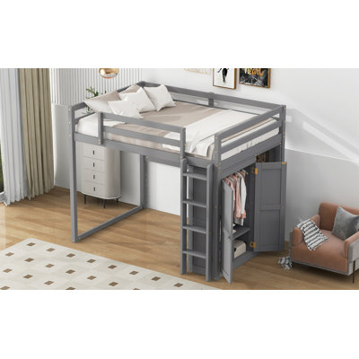 Lit mezzanine en bois avec garde-robe intégré et tablettes de rangement