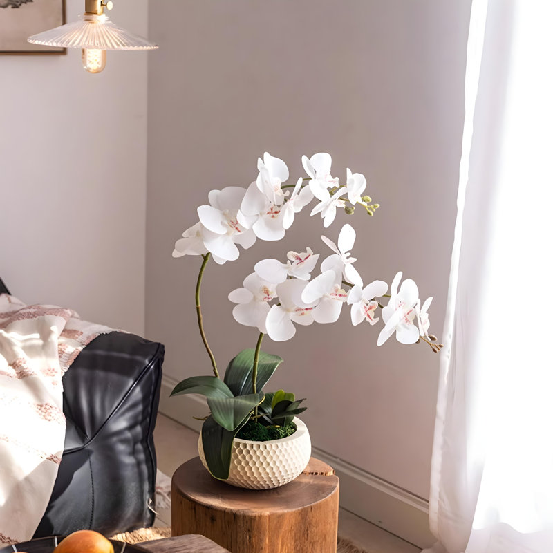 Ornements de fleurs simulées