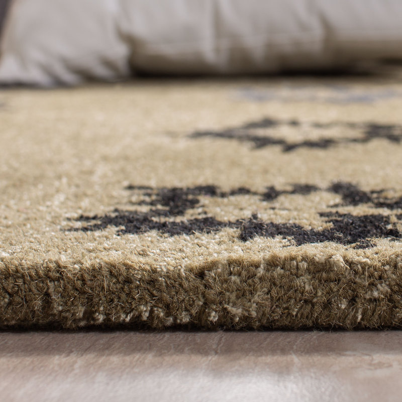 Soho Hand Tufted Wool Floral Rug, Rectangle 2' x 3'