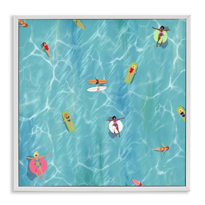Vue aérienne de personnes nageant par Ashley Singleton - cadre flottant, impression sur bois