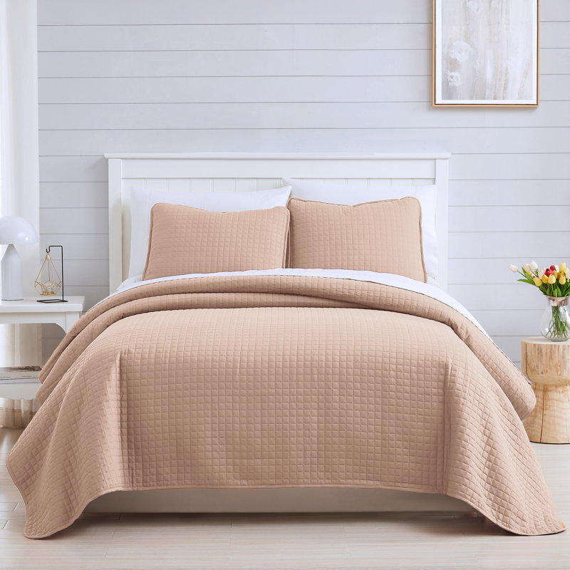 Vilano Springs ® Oversized, Light-Weight Hotel Quality Quilt Set with Matching Shams, King/Cal. King Quilt + 2 King Shams