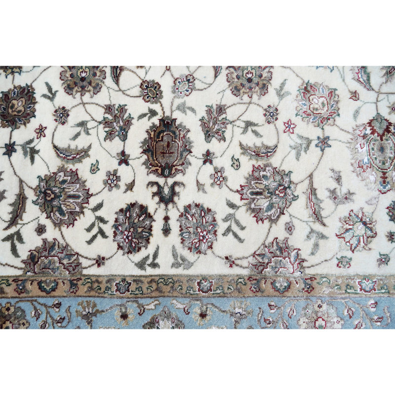 Tapis ivoire et bleu clair noué à la main de haute qualité