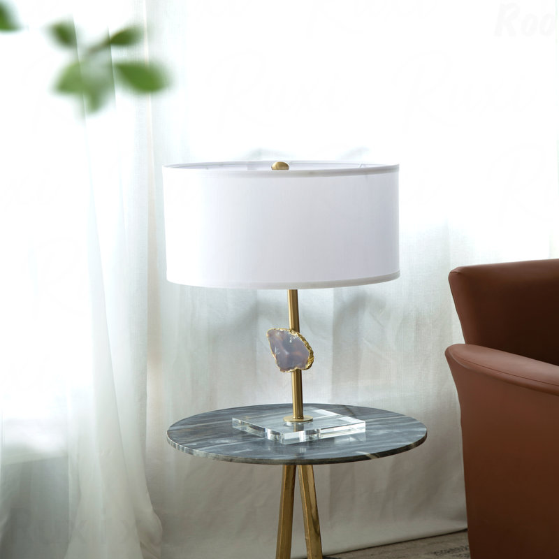 Lampe de table - avec tranche en agate et abat-jour tambour blanc