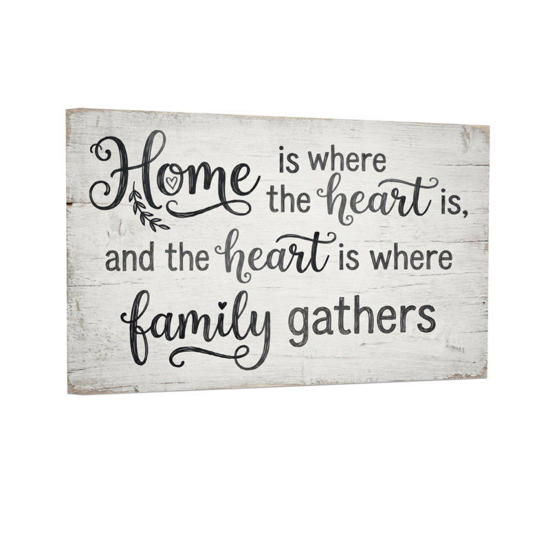 Texte et chiffres «Home Is Where The Heart Is» et «The Heart Is Where Family Gathers», H 12 po x l 18 po